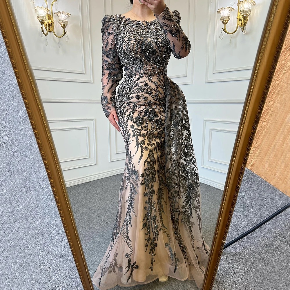 Elegant Black and Cream Evening Gown - Picture 2 of 4